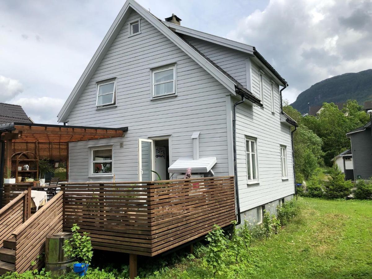 Bed And Breakfast Sauda Exterior foto